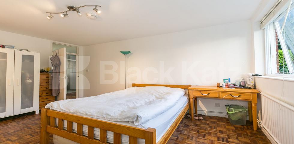 			New Instruction In Heart Of Crouch End !, 2 Bedroom, 1 bath, 1 reception Flat			 Waverley Road , Crouch End